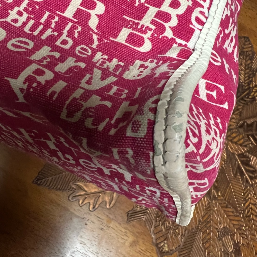 Authentic Burberry - Picture 2 of 15